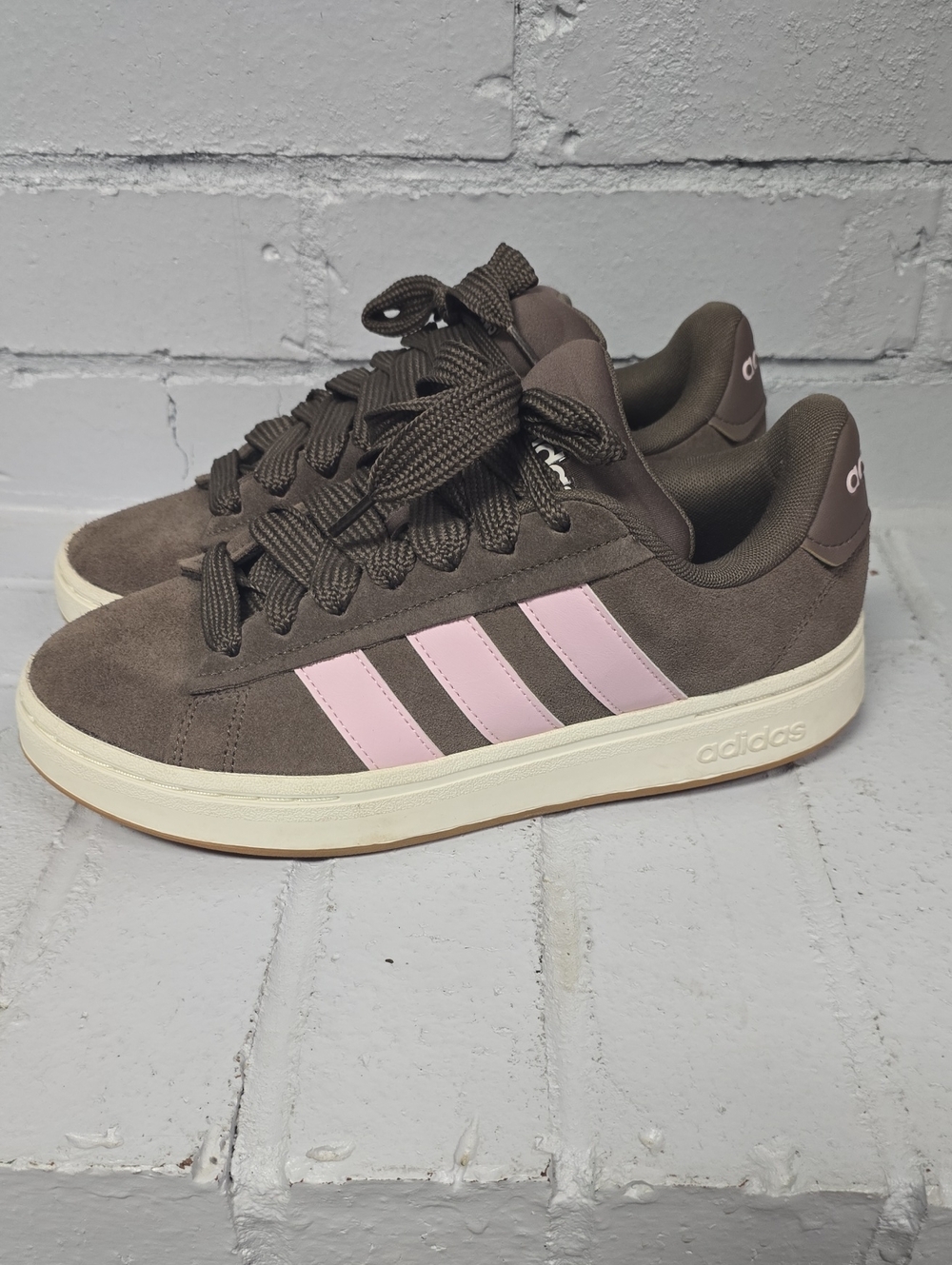 Adidas Women's Grand Court AlphaSneaker in Brown with Pink Stripes.  New Size 9.
